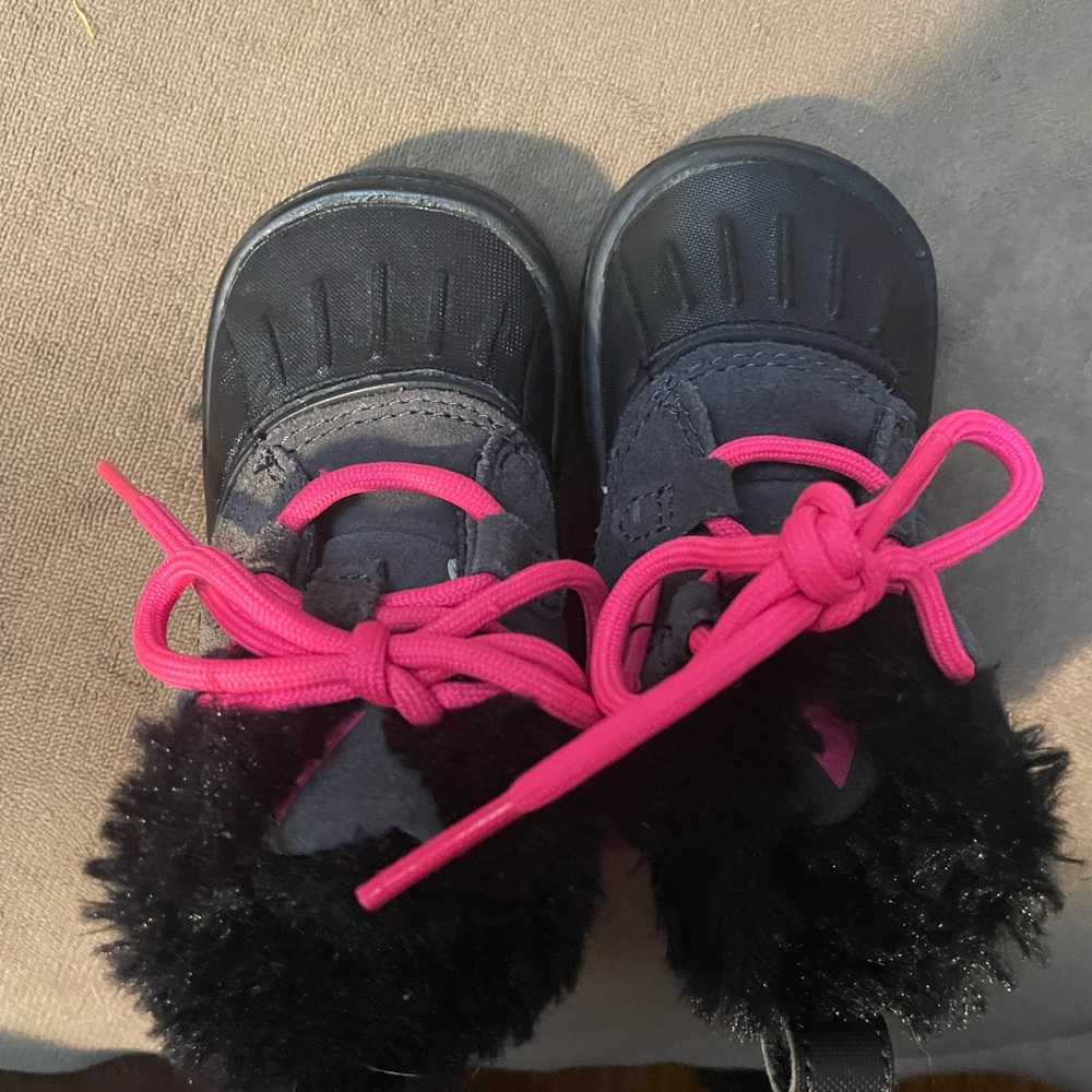 Nike black winter boots for infant
